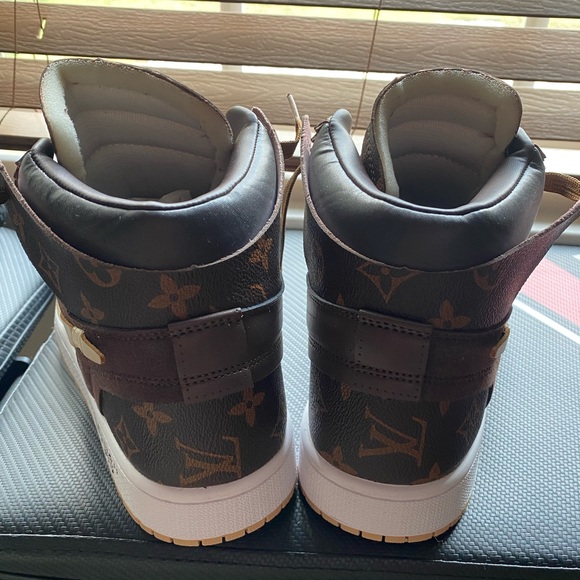 Jordan 1s never worn TRIED ON ONLY, new condition! - Picture 4 of 6